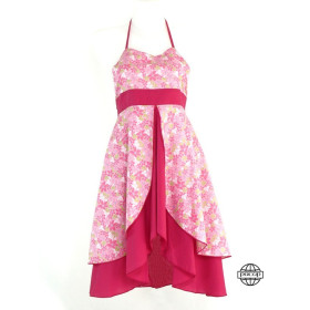 robe a bretelles été avec doublure rouge sur fond rose