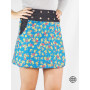 jupe bleue a fleurs jaune, jupe liberty, juppe bleu clair, jupe poche et ceinture en jean noir, jupe boutonnée devant