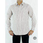 Chemise blanche à rayures décontractée.