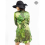 robe mini verte satinée Taille a nouer  imprimé paon, robe été satin vert pomme femme manches mi-longues à volants
