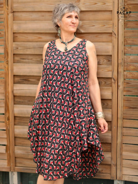 Robe rouge d'été, robe fluide, robe imprimé ethnique, robe décolleté, robe ajustable, robe bretelles larges