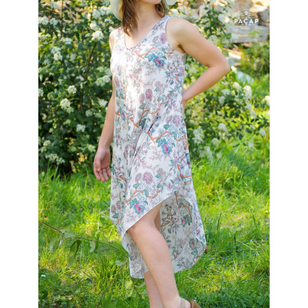 Robe longue, robe tunique, robe évasée, robe blanche plissée à fleurs, robe sans manches