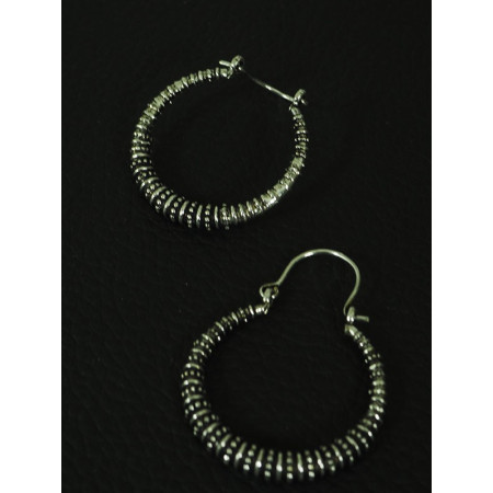 Boucles d'oreilles créoles style africains ethnique à liserais Créoles Indiennes Moyennes Argentées et Ciselées