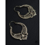 Boucles d'oreilles tombantes argentées circulaires Inspiration Broderie raffinée.