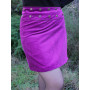 jupe viollette en velours côtelée mauve unicolore, tissu epaix pour l'hiver, ceinture passepoil, liseré