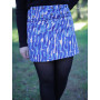 Jupe Trapèze blanche coupe A ajustable à bouton, asymetrique, taille unique reglable, imprimé motif bleue