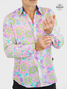 chemise rose et violette hawaienne a manche longue en voile de coton imprimé grosse fleurs a revers