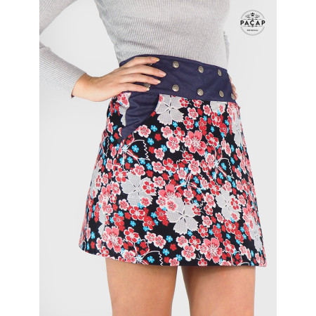 jupe noire a fleurs rouge liberty vavec poche ceinture en jean bouton pression pacap coupe évasée patineuse