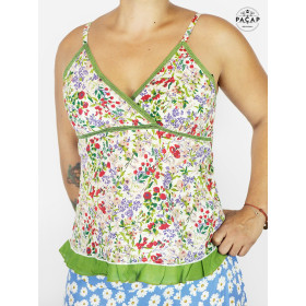 petit haut femme a fleurs, caraco vert imprimé liberty, t shirt sans manche vert, top bretelles