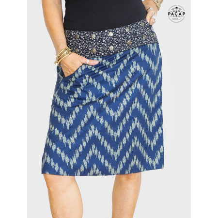jupe bleue chevron, jupe a poche, jupe genoux, jupe passepoile