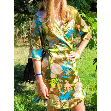 robe verte a fleurs ceinture a nouer, robe courte wrap, robe cache coeur satinée, robe portefeuille a volant, robe satin a nouer
