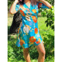 Robe bleu ciel a fleurs, robe cache coeur bleue, robe asymetrique, robe manche mi-longue, robe satin bleu a nouer