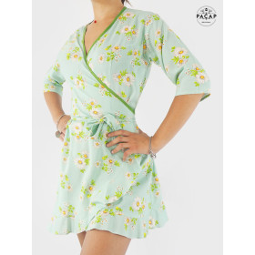 robe courte vert clair, robe femme fendue, robe été a volants, robe portefeuille cache-coeur fleurie