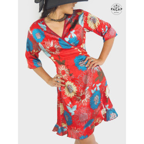 robe courte rouge a volant, robe été femme a grosses fleurs, cache-coeur, portefeuille, wrap, satinée, floral, à nouer