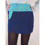 jupe jean bleu pour fille avec poche ceinture verte imprimée, jupe portefeuille, jupe wrap, jupe mi cuisses
