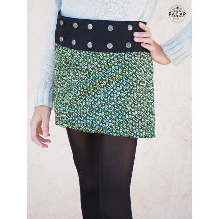 jupe noire pour fille motif liberty vert imprimé sur coton, jupe a bouton de pression, mini jupe enfant, jupe droite
