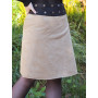 Jupe blanche en velours jupe enveloppante beige évasée taille unique ceinture noire ventre plat boutonnée