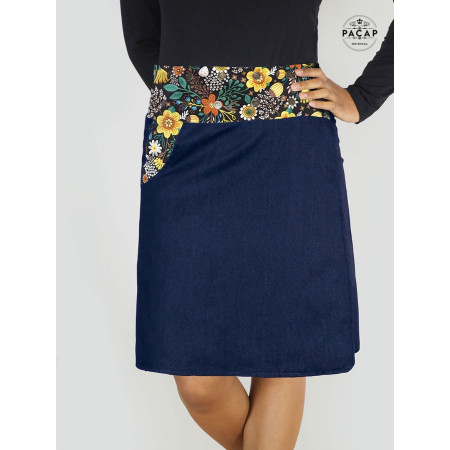 longue jupe droite en jean bleu à motif liberty noire petite fleurs multicolores