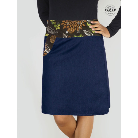 jupe longue droite en jean bleu à poche et ceinture motif marron à fleurs