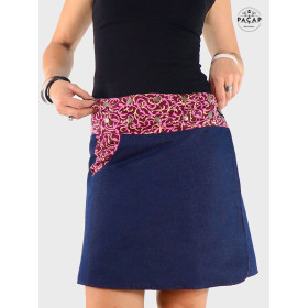 jupe taille xxl en jean bleu pour femme ronde motif fleurs rouge, jupe a poche, jupe a boutons