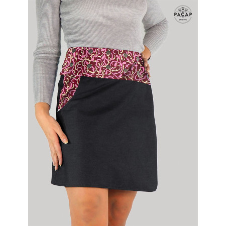 jupe taille xxl en jean noir pour femme ronde motif fleurs rouge, jupe a poche, jupe a boutons
