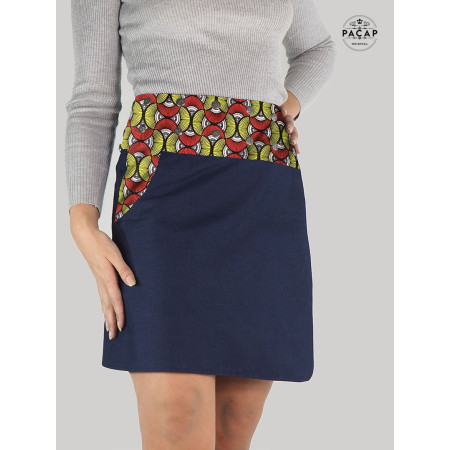 jupe jean bleu femme ronde avec poche ceinture africaine colorée rouge et orange