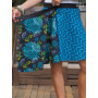 jupe enveloppe genoux réversible bleue imprimé a fleurs blanches et chevrons, coupe fendue taille haute a nouer
