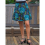 jupe enveloppante évasée bleue taille ajustable, coupe portefeuille taille haute motif fleurs, jupe été a nouer