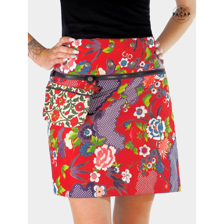 jupe rouge a fleurs, jupe portefeuille, jupe zippée, jupe ethnique, jupe a poche, sacoche, pochette zip